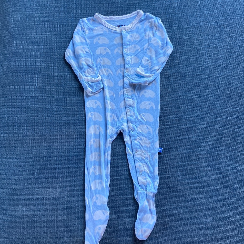 GUC kickee pants onesie size 6-12 months 🐘
